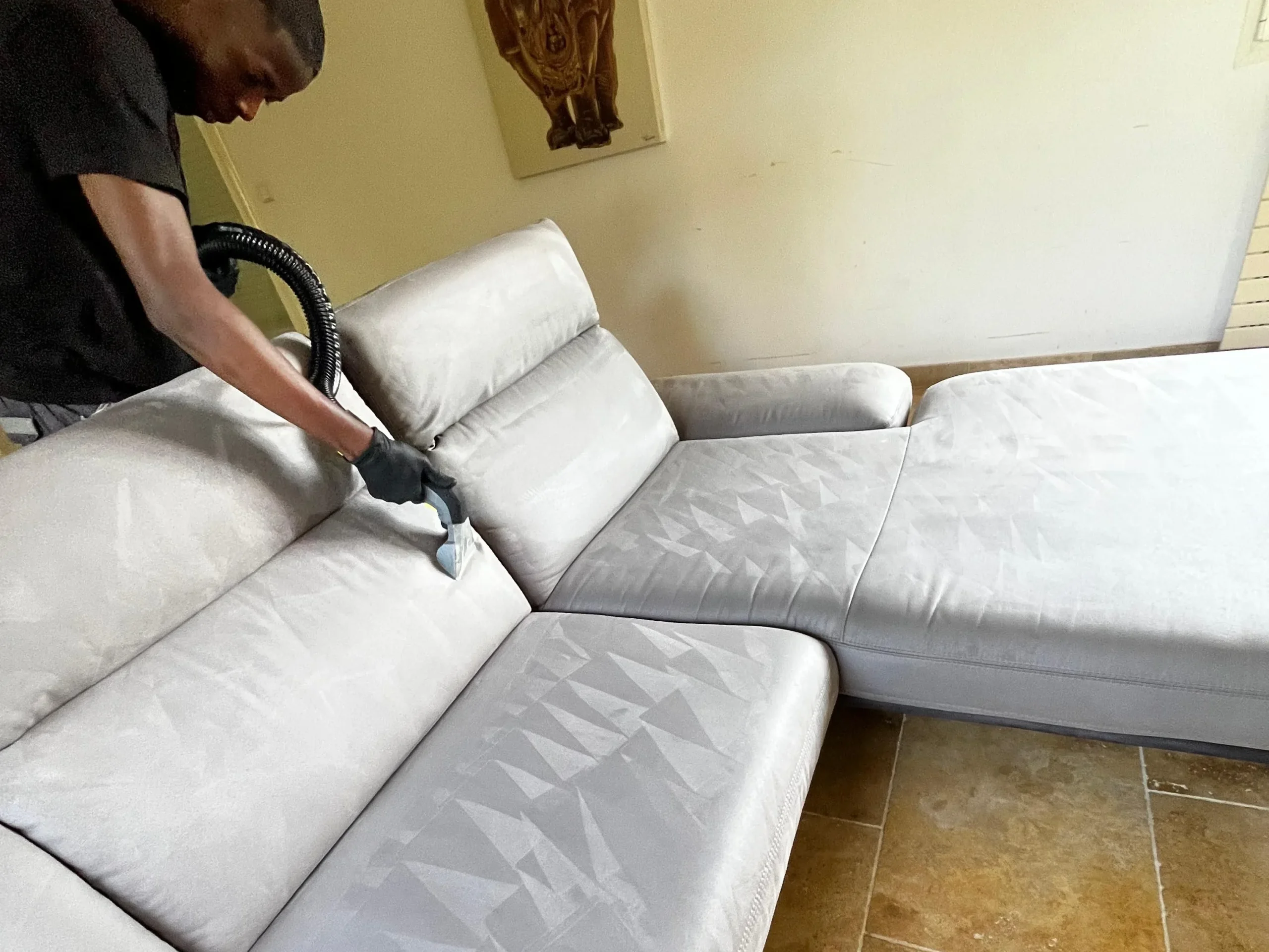 Nettoyage canapé sur Angers en cours